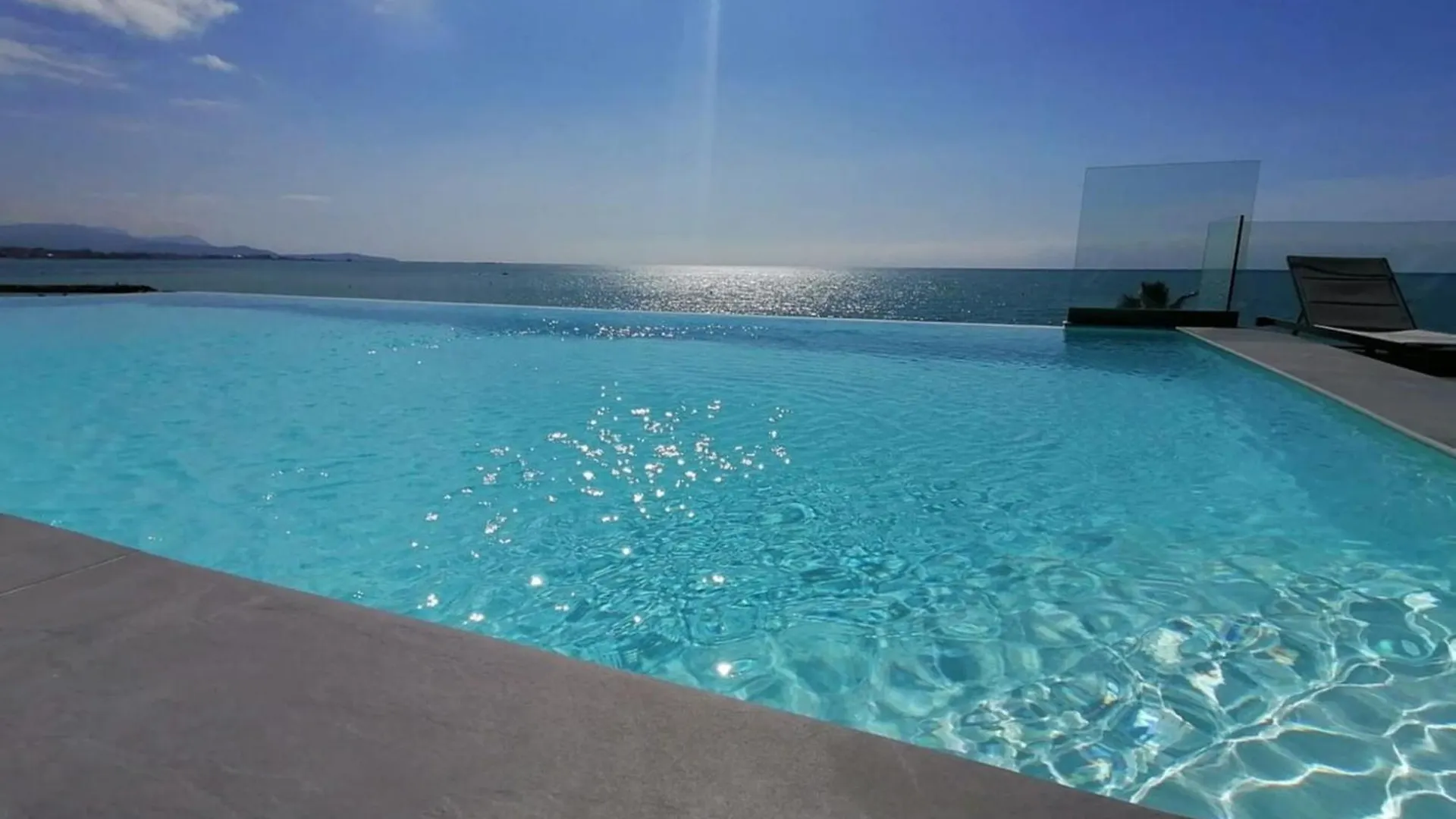 Apartment Studio Feet In The Water Friendly Cozy And Unique Villeneuve-Loubet