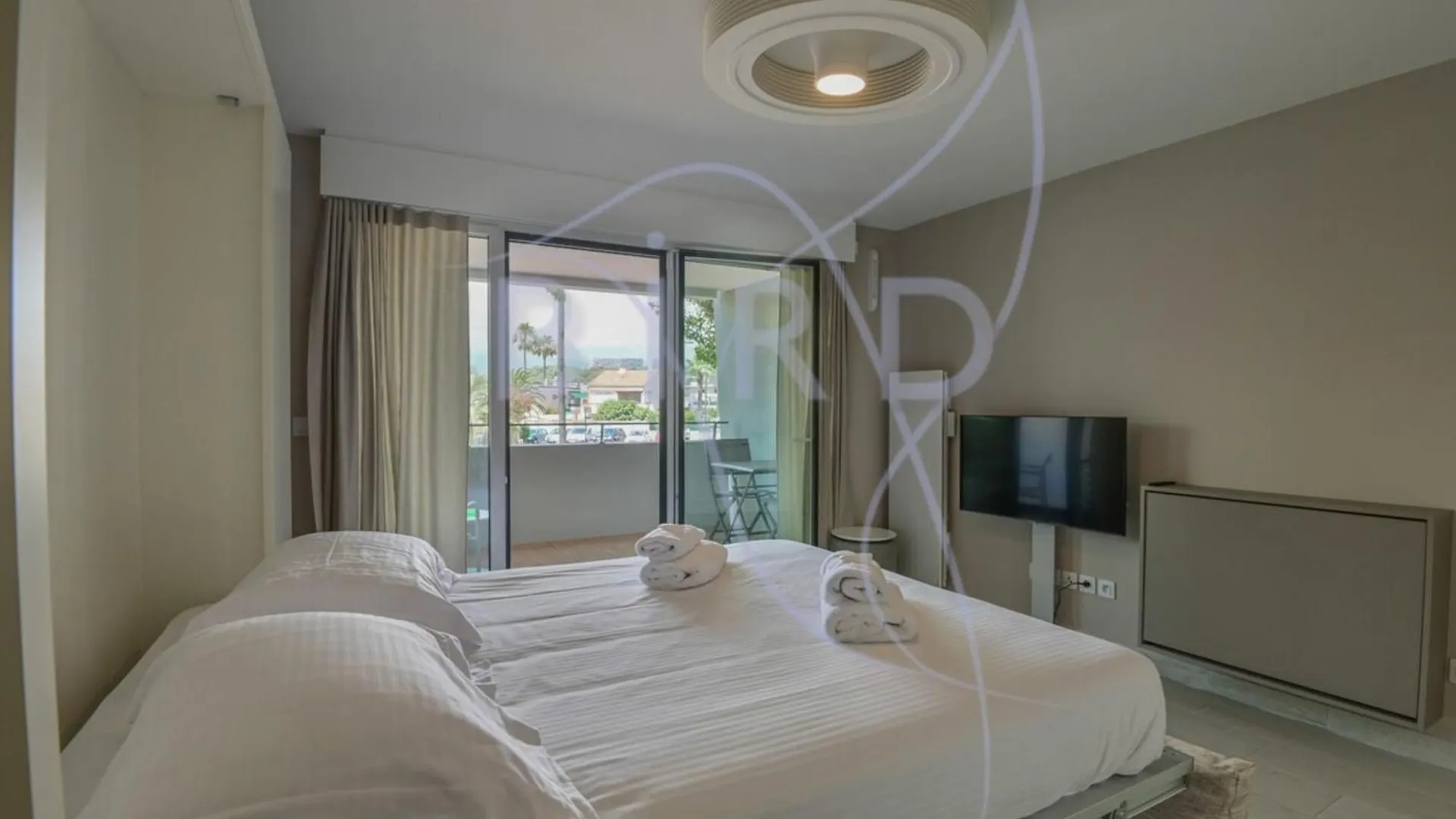 Apartment Studio Feet In The Water Friendly Cozy And Unique Villeneuve-Loubet France