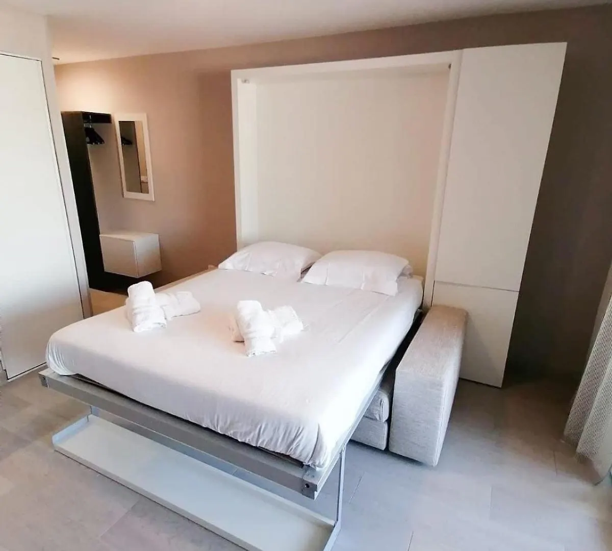 Apartment Studio Feet In The Water Friendly Cozy And Unique Villeneuve-Loubet