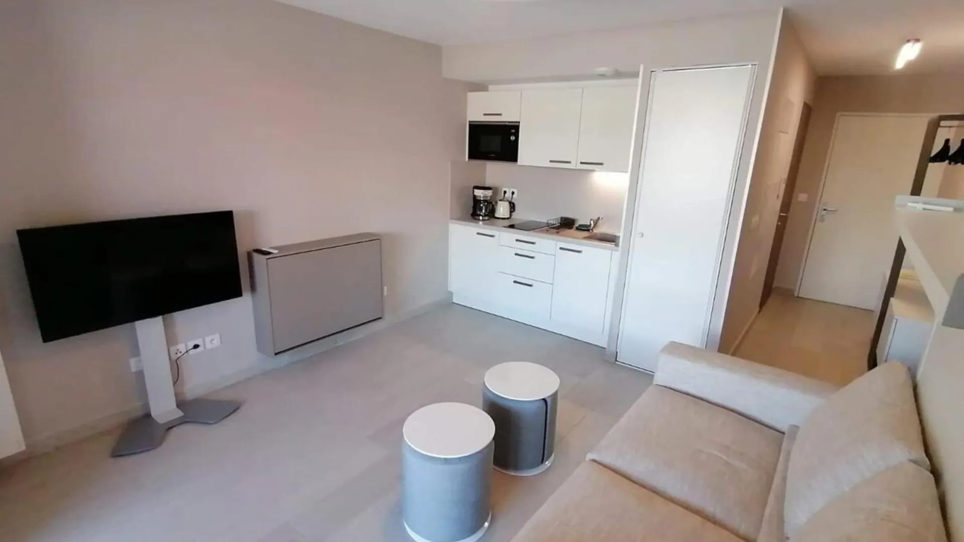 Studio Feet In The Water Friendly Cozy And Unique Villeneuve-Loubet Apartment
